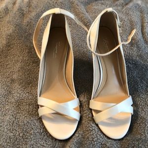 Vince Camuto ivory satin and lace wedges